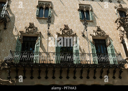 L'esterno della Casa Amatller edificio storico costruito 1898-1900, Barcellona, Spagna Foto Stock