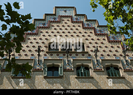 L'esterno della Casa Amatller edificio storico costruito 1898-1900, Barcellona, Spagna Foto Stock