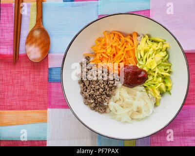 Cibo coreano di manzo e verdure bibimbap Foto Stock