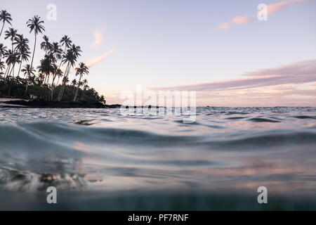 Colori pastello all'alba - idilliaco mattina a Isola Upolu, Samoa Occidentale e Sud Pacifico Foto Stock