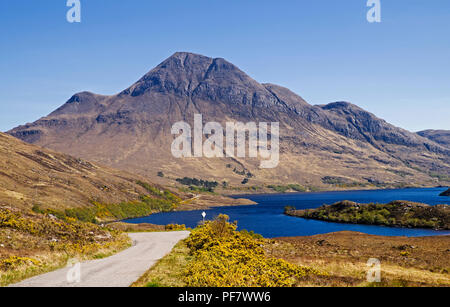 Cul Beag e Loch Lurgainn visto dalla strada panoramica per Achiltibuie, Coigach, Wester Ross, Highlands scozzesi, Scotland Regno Unito Foto Stock