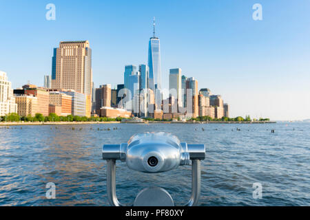 Telescopio torre affacciata sullo skyline di Manhattan a New York City Foto Stock
