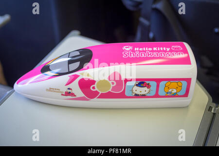 Offerte Hello Kitty ekiben (treno bento, Hello Kitty bento box pranzo a bordo della Hello Kitty shinkansen (Hello Kitty bullet train). Okayama, Giappone. Foto Stock