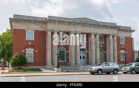 HICKORY, NC, Stati Uniti d'America-19 AUG. 2018: Inizialmente gli Stati Uniti Ufficio postale, l'edificio serve ora come uffici per altre agenzie federali. Foto Stock