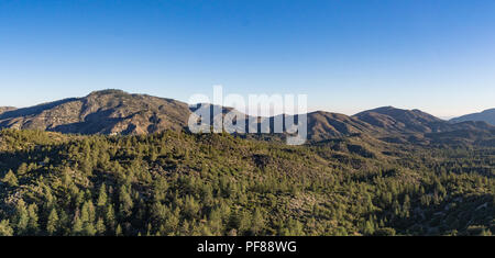 La linea di cime e creste nella Foresta Nazionale del sud della California. Foto Stock