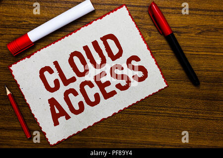 La grafia la scrittura di testo accesso a Cloud. Concetto significato strumento software tra l'organizzazione e il provider Libro bianco rosso i bordi in legno i marcatori Foto Stock