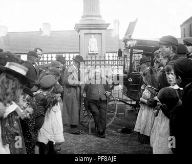 Un dentista di strada a Ballyclare Fiera di Maggio nel 1883 Foto Stock