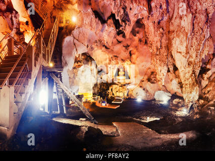 Uno dei più grandi e più belle grotte sotterranee in Asia. Grande grotta Foto Stock