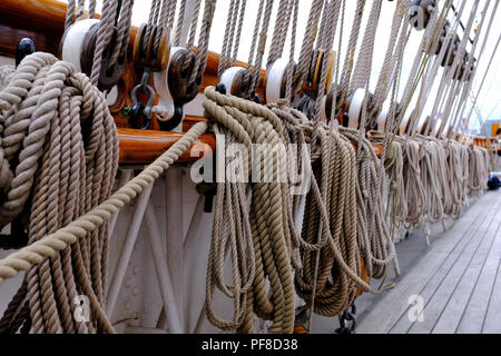 Rigging corde sul ponte del Cutty Sark a Greenwich London REGNO UNITO Foto Stock