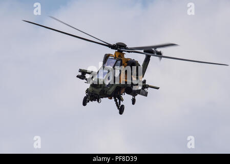 TAI Agusta Westland T129 ATAK attacco elicottero militare a Farnborough Airshow internazionale FIA, aeronautica, aerospaziale trade show Foto Stock