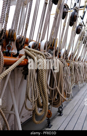 Rigging corde sul ponte del Cutty Sark a Greenwich London REGNO UNITO Foto Stock