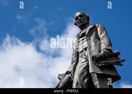Scultura di William Armstrong, primo Baron Armstrong, in Newcastle upon Tyne, Inghilterra Foto Stock