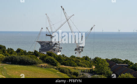 Il nuovo elicottero piazzola di atterraggio essendo costruito sulla sommità del NHS Royal Sussex County Hospital di Brighton Regno Unito Foto Stock