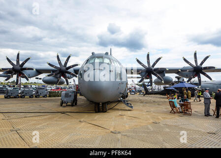 Lockheed C-130H con elica a otto pale e motori RR T56 al Farnborough International Airshow FIA, Aviation, Aerospace Trade Show 2018 Foto Stock