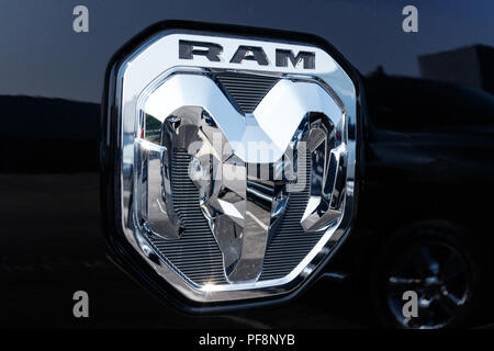 Noblesville - Circa Agosto 2018: Ram 1500 Pick-up presso un concessionario Dodge. La Ram 1500 raccoglitore è costantemente superiore di un carrello di vendita negli Stati Uniti III Foto Stock