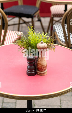 Rosa tavola rotonda con decorazione Foto Stock