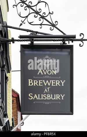 Birreria Avon public house sign in Salisbury Foto Stock