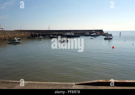 Barche in Minehead porto all'inizio del sud ovest via costiera sull'nel Somerset, Inghilterra, Regno Unito. Foto Stock