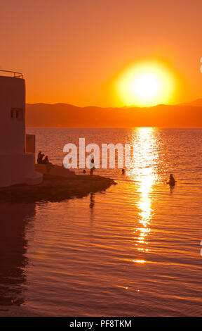 Splendida e romantica estate rosso tramonto sulla baia di Palma di Mallorca, Spagna Foto Stock