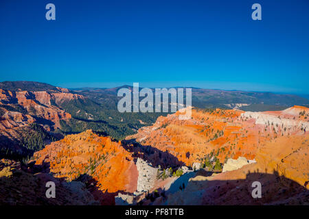 Parco Nazionale di Bryce Canyon, situato nella parte sud-ovest dello Utah. Il parco presenta una collezione di giganteschi anfiteatri naturali ed è distintivo a causa di strutture geologiche hoodoos chiamato Foto Stock