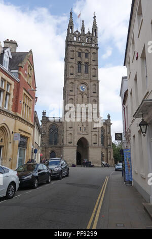 Chiesa Collegiata di Santa Maria, Warwick nella trafficata città mercato di Warwick, Warwickshire Foto Stock