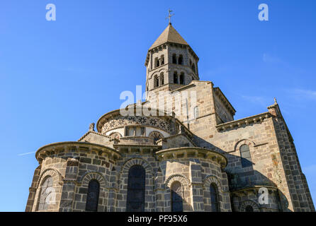 Francia, Puy de Dome, Volcans Auvergne parco naturale regionale, Massif du Sancy, Monts Dore, Saint Nectaire, Saint Nectaire chiesa datato XII secolo, th Foto Stock