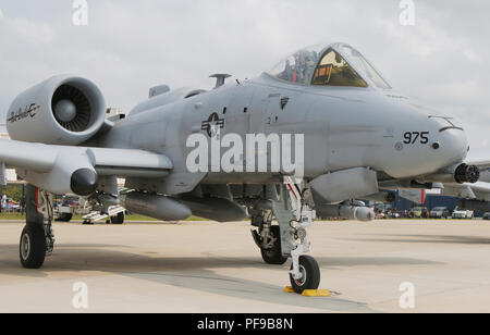 Un A-10 Thunderbolt II parcheggiato su asfalto a Gary Jet Center durante il 2018 Chicago aria e acqua mostrano in Gary, Indiana, STATI UNITI D'AMERICA Foto Stock