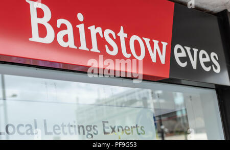 Bairstow vigilie (parte dell'Countrywide plc gruppo) agenti immobiliari shop di segnaletica in Brentwood Essex Foto Stock