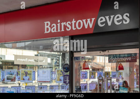 Bairstow vigilie (parte dell'Countrywide plc gruppo) agenti immobiliari shop di segnaletica in Brentwood Essex Foto Stock