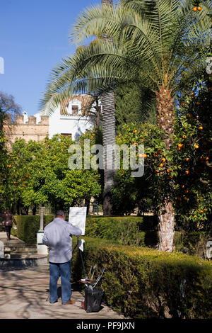 Un artista pittura nel Jardin del Marqués de La Vega-Inclán, Real Alcázar giardini, Sevilla Foto Stock