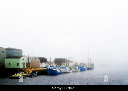 Imbarcadero in rosa Blanche porto e la baia di Diamante, Terranova, Canada Foto Stock