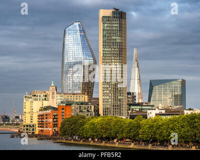 Lo skyline di Londra South Bank compresa la Oxo Tower, South Bank Tower, uno Blackfriars e la Shard Foto Stock