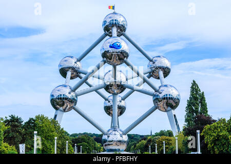 Bruxelles, Belgio - 11 agosto 2018: Atomium, famosa struttura in forma di un atomo, nel parco esposizioni di Bruxelles. Foto Stock
