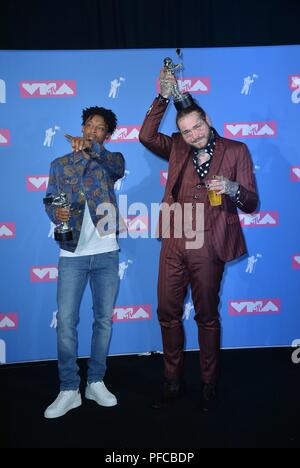 New York, NY, STATI UNITI D'AMERICA. 20 agosto 2018. 21 Savage, Post Malone presso gli arrivi per 2018 MTV VMAs - Arrivi parte 3, Radio City Music Hall di New York, NY Agosto 20, 2018. Credito: Kristin Callahan/Everett raccolta/Alamy Live News Foto Stock