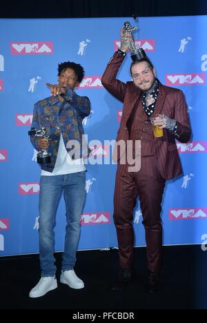 New York, NY, STATI UNITI D'AMERICA. 20 agosto 2018. 21 Savage, Post Malone presso gli arrivi per 2018 MTV VMAs - Arrivi parte 3, Radio City Music Hall di New York, NY Agosto 20, 2018. Credito: Kristin Callahan/Everett raccolta/Alamy Live News Foto Stock