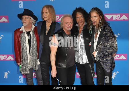 Inglewood, Stati Uniti d'America. 20 agosto 2018. Brad Whitford, Tom Hamilton, Joey Kramer, Steven Tyler e Joe Perry degli Aerosmith frequentare il 2018 MTV Video Music Awards, VMAs, al Radio City Music Hall di New York City, Stati Uniti d'America, il 20 agosto 2018. | Utilizzo di credito in tutto il mondo: dpa/Alamy Live News Foto Stock