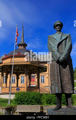 Re Haakon statua & padiglione musicale, Tromso City, Tromsoya Isola, Troms County, Norvegia Foto Stock