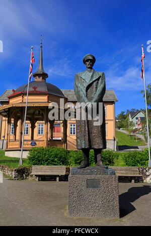 Re Haakon statua & padiglione musicale, Tromso City, Tromsoya Isola, Troms County, Norvegia Foto Stock