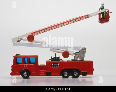 Toy motore fire con scaletta sollevata, vista laterale. Foto Stock