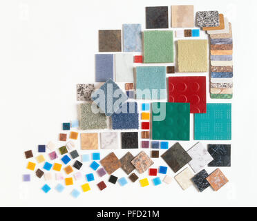 Multi stanza da bagno colorata moquette e piastrelle per pavimento di campioni Foto Stock