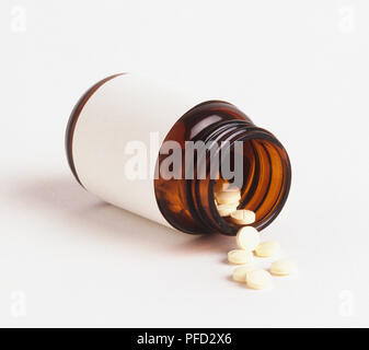 Pillola bottiglia sul suo lato, pillole fuoriuscita Foto Stock