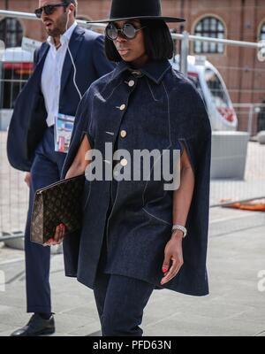 Firenze, Italia. 14 Giugno, 2018. Firenze-14 giugno 2018 donne sulla strada durante il Pitti. Credito: Mauro Del Signore/Pacific Press/Alamy Live News Foto Stock