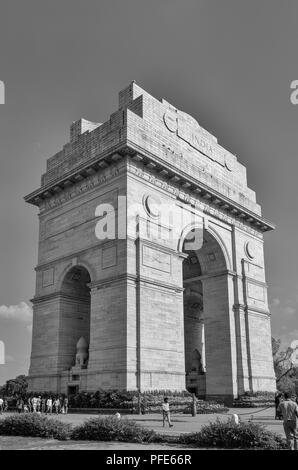 New Delhi, India, September 08.2014 vista dell intera India Gate nella versione in bianco e nero Foto Stock