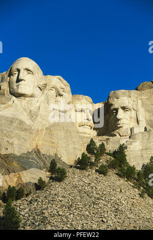 Stati Uniti d'America, Sud Dakota, Great Plains, Black Hills, Mount Rushmore National Memorial, giant teste scolpite dei presidenti George Washington Thomas Jefferson, Abraham Lincoln e Theodore Roosevelt, creato da Gutzon Borglum, completato nel 1941 Foto Stock