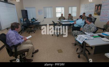 Civili e Militari dalle Isole Vergini Guardia Nazionale e Puerto Rico Guardia Nazionale sta conducendo la resilienza Master Trainer Course-Level 1, una resilienza-programma di formazione che è offerto da parte del governo degli STATI UNITI Esercito al break Betlemme composto militare su St. Croix, Giugno 11. Circa 29 membri partecipano al corso, della durata di due settimane e che ha iniziato una settimana fa. Foto Stock