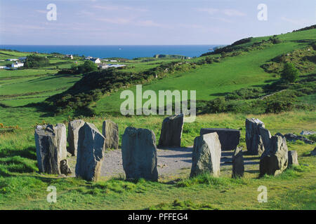 Repubblica di Irlanda, Cork, Ross Carbery, Drombeg Stone Circle, vista in elevazione. Foto Stock