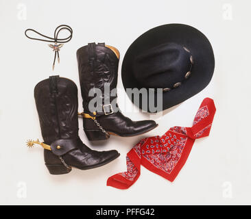 Stivali da cowboy, Cappello bandana e collo in pizzo, vista frontale. Foto Stock