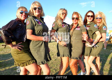 Le ventole sono vestite per l'occasione presso il Festival di riavvolgimento Sud 2018 a Henley-on-Thames, Regno Unito Foto Stock