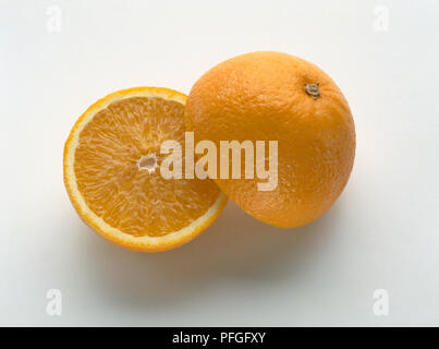 Arancio tagliate a metà, close-up Foto Stock