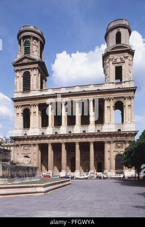 Francia, Parigi, San Sulpice, classica chiesa con torre a ciascuna estremità. Foto Stock